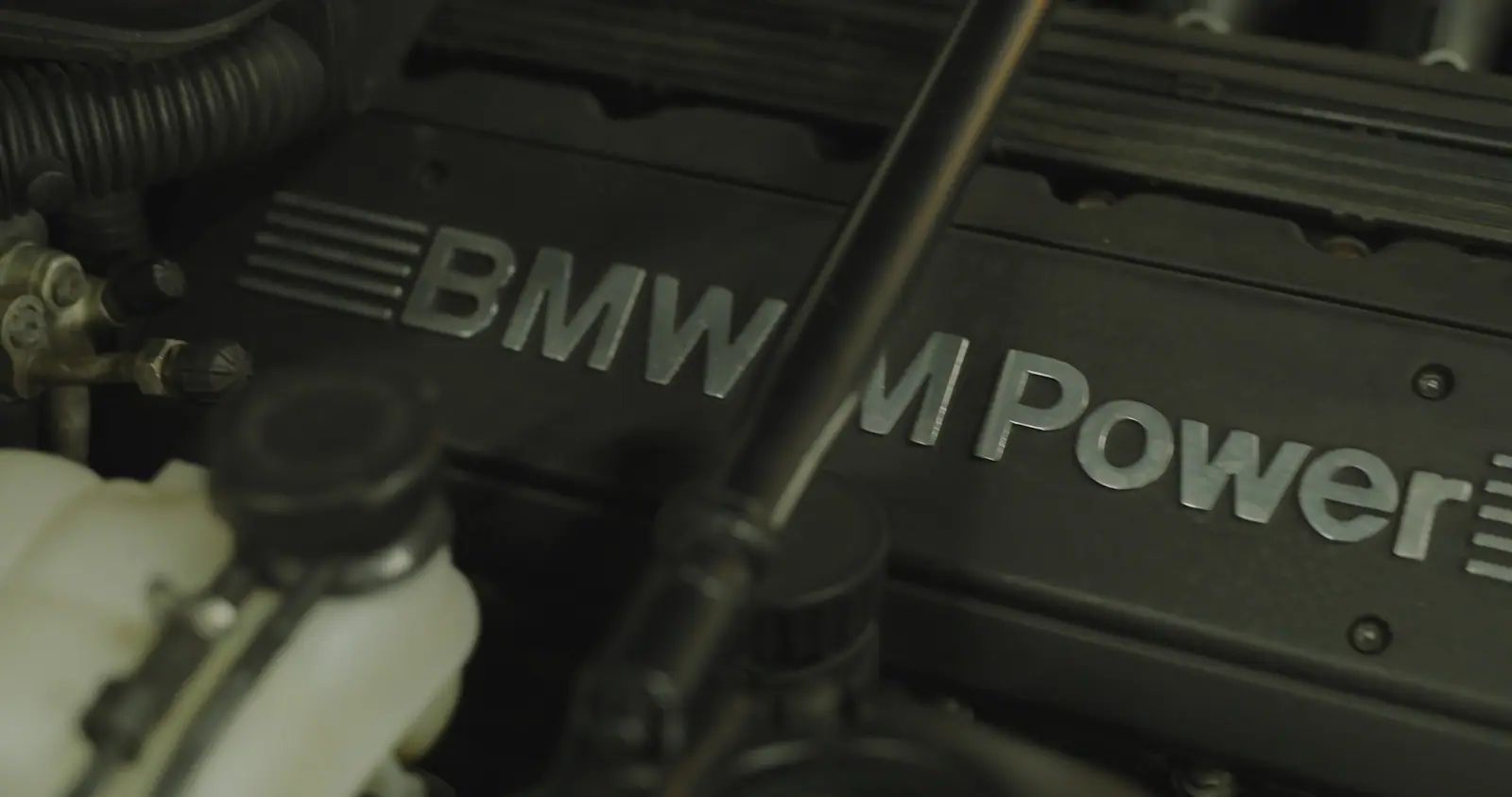 BMW M Power on the engine cover