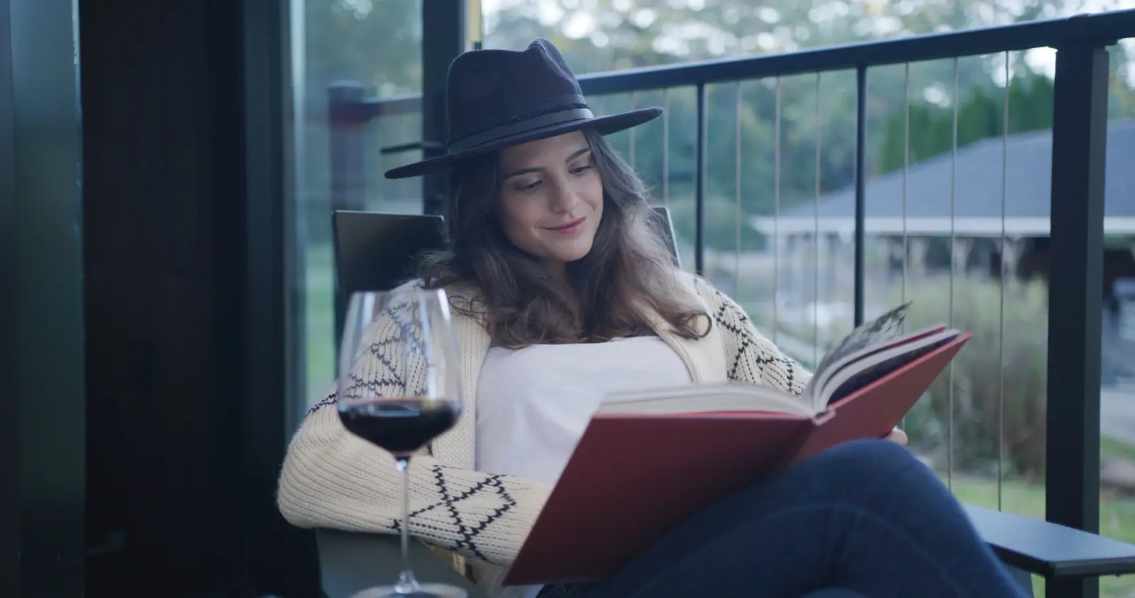 Moliving, production still 3